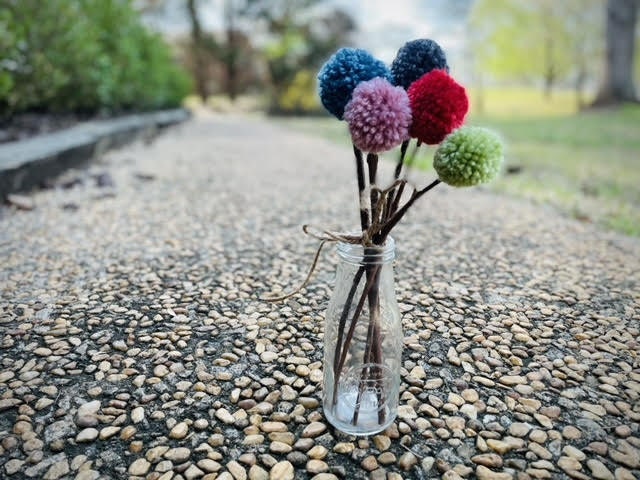 Pom Pom Maker, Pom Pom Flowers, DIY Crafts for Adults and Kids, Pom Pom Bouquet, Make it Yourself Kits, How to Make, Yarn Kits, Llama