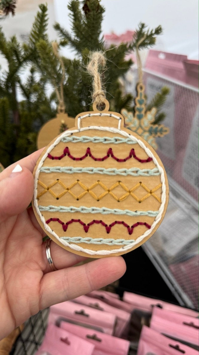 DIY Wooden Embroidery Ornament Kit: Christmas Tree, Snowflake, Ball (3-Pack)