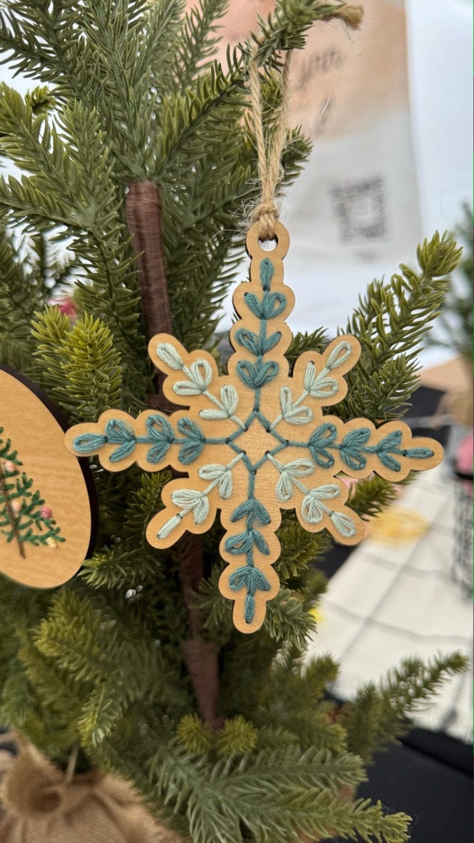 DIY Wooden Embroidery Ornament Kit: Christmas Tree, Snowflake, Ball (3-Pack)