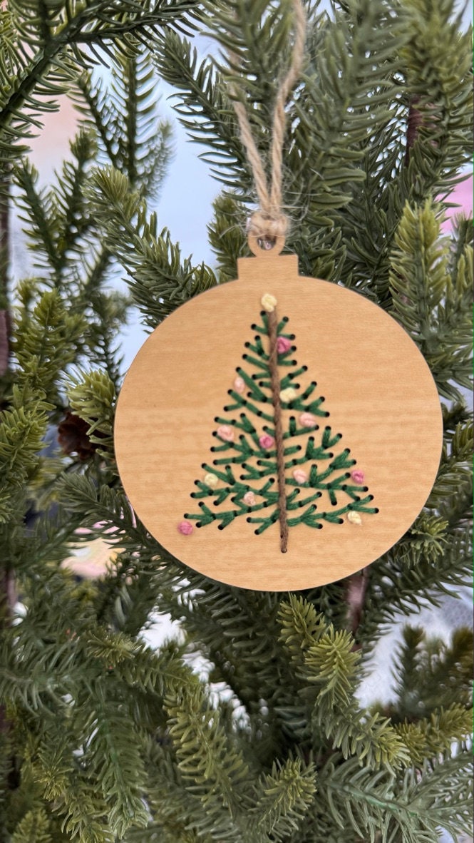 DIY Wooden Embroidery Ornament Kit: Christmas Tree, Snowflake, Ball (3-Pack)