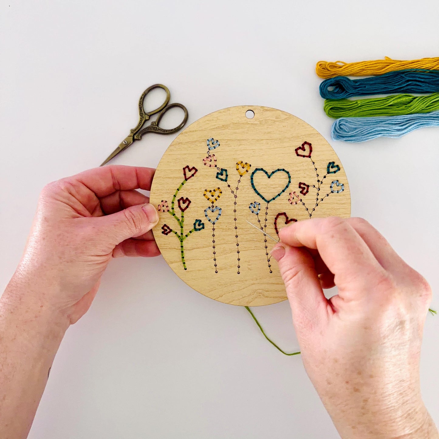Heart Flowers Embroidery DIY Kit: Beginner Wood Sewing Kit
