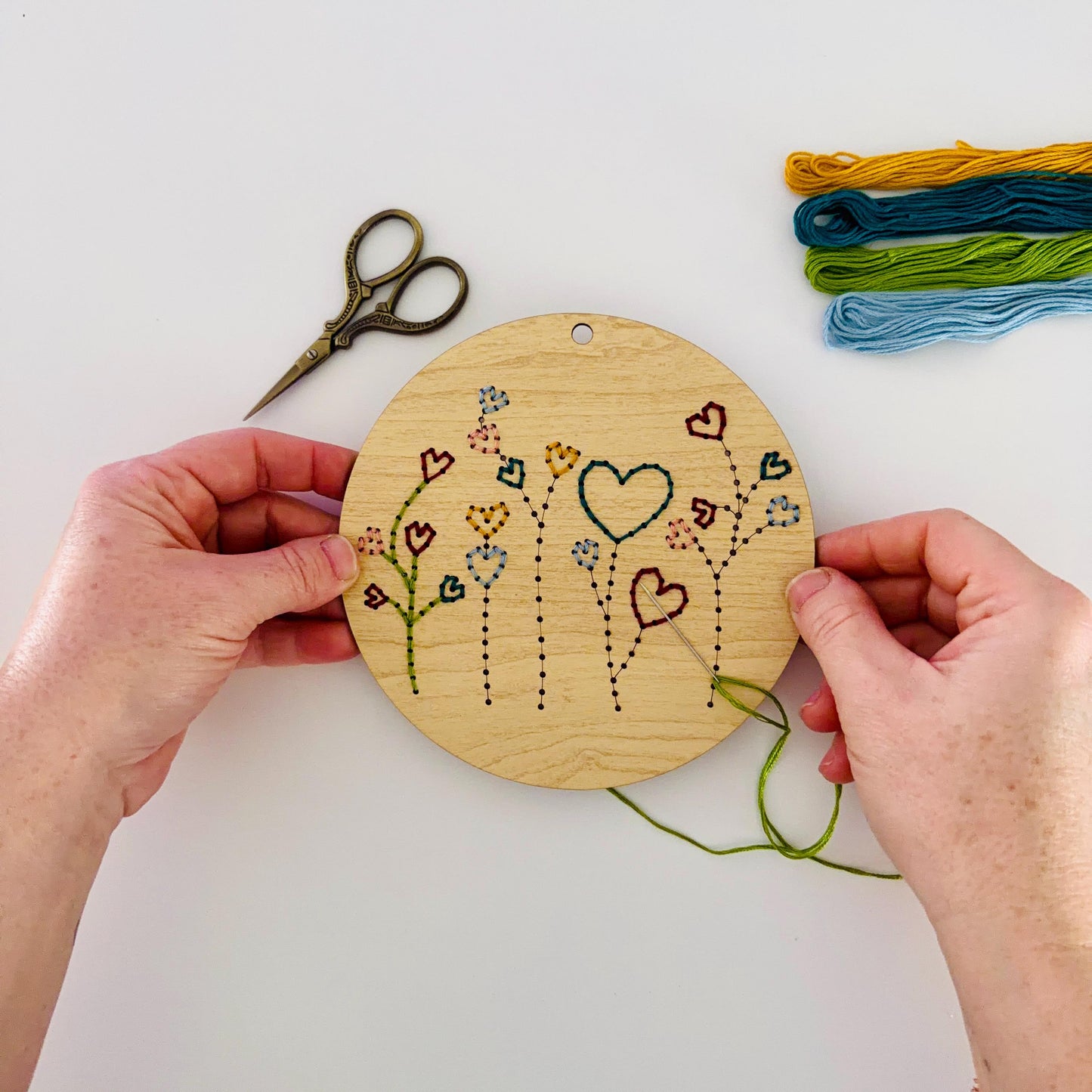 Heart Flowers Embroidery DIY Kit: Beginner Wood Sewing Kit
