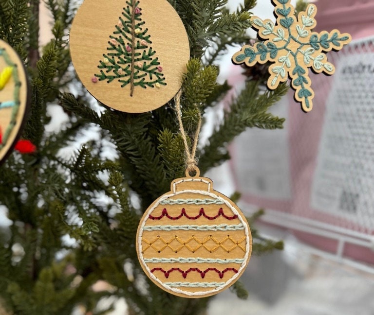 DIY Wooden Embroidery Ornament Kit: Christmas Tree, Snowflake, Ball (3-Pack)